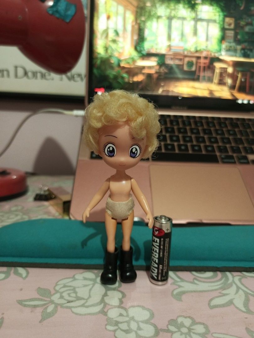 Sugar Sugar Rune - Vanilla Mieux doll (Category: Figurines & Statues) located in Quezon City. Submitted by corgi1231 (Listing ID 1355207175, Image 1). Description: no clothes, no accessories needs cleaning AA battery for scale reference location: Commonwealth QC.