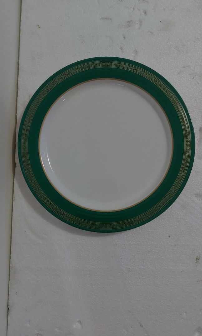 Tupperware Plates (Category: Dinnerware & Cutlery) located in Batangas. Submitted by kate_1011 (Listing ID 1355130572, Image 2). Description: .