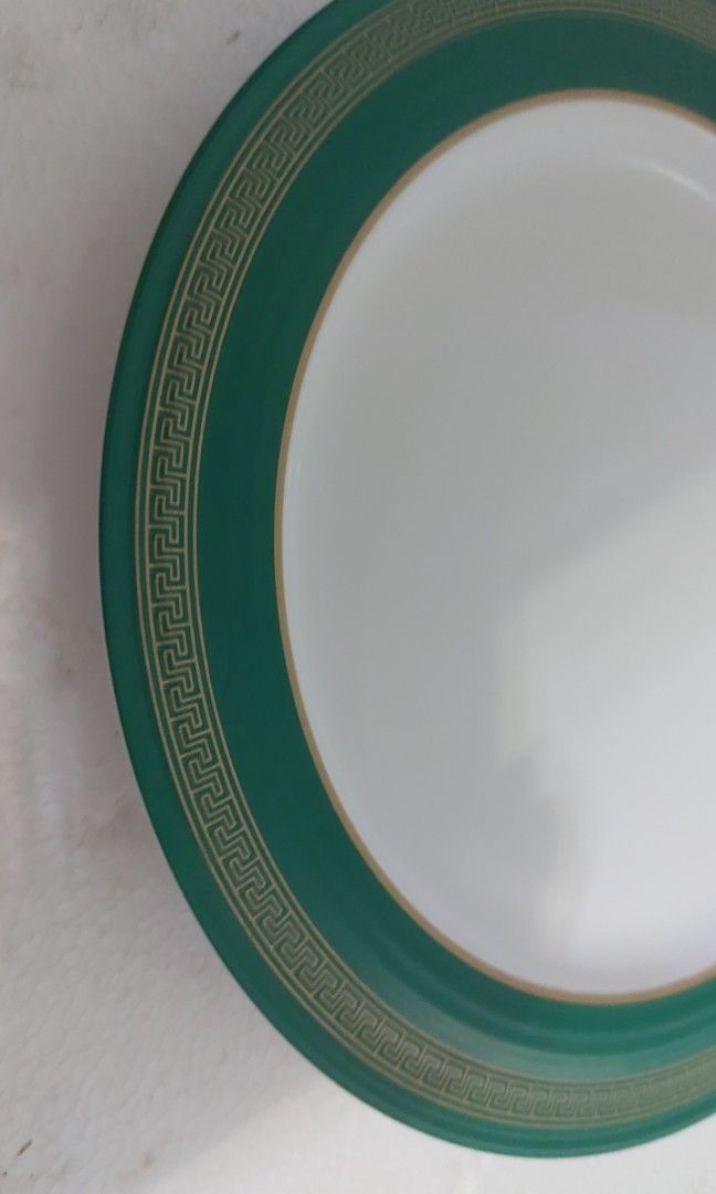 Tupperware Plates (Category: Dinnerware & Cutlery) located in Batangas. Submitted by kate_1011 (Listing ID 1355130572, Image 3). Description: .