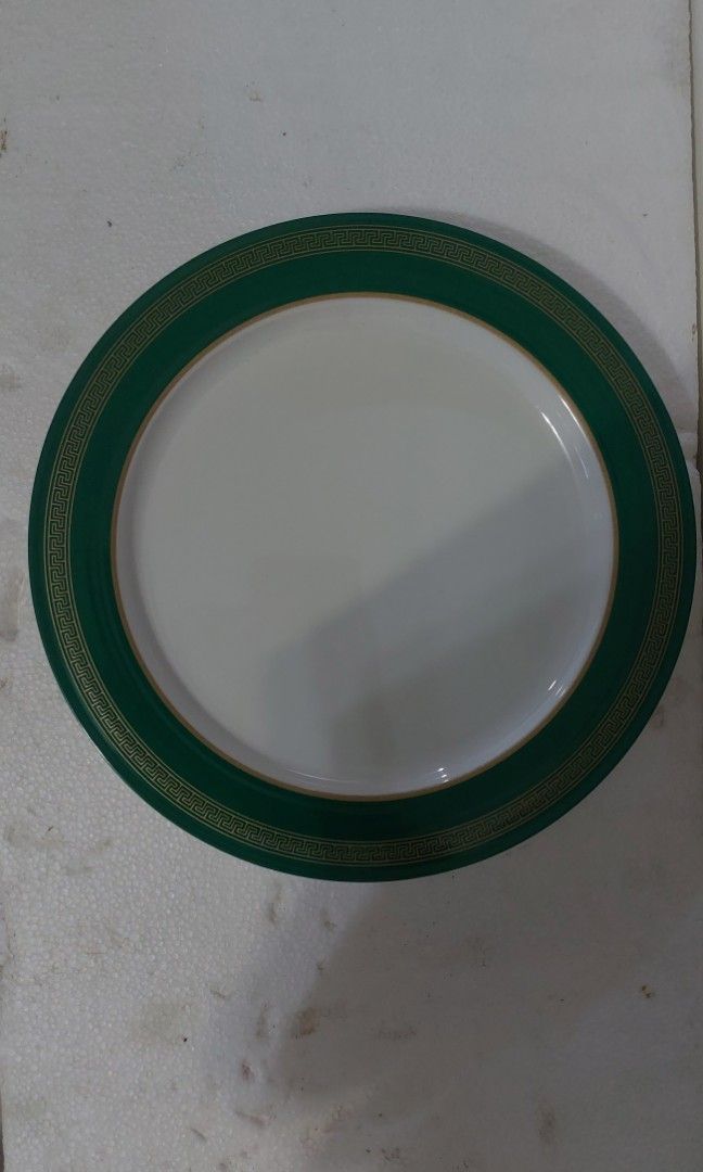 Tupperware Plates (Category: Dinnerware & Cutlery) located in Batangas. Submitted by kate_1011 (Listing ID 1355130572, Image 1). Description: .