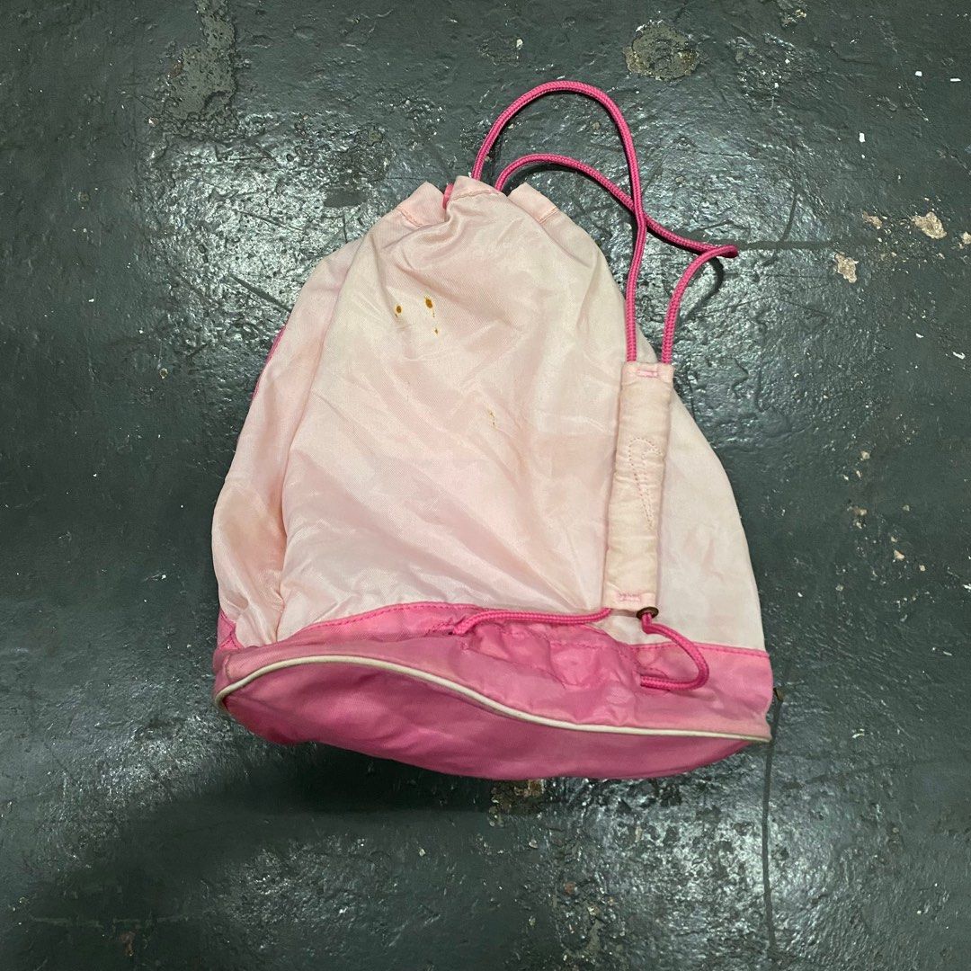 VINTAGE NIKE STRING BAG (Category: Backpacks) located in Cagayan de Oro. Submitted by sumamestreethub (Listing ID 1355149684, Image 2). Description: .