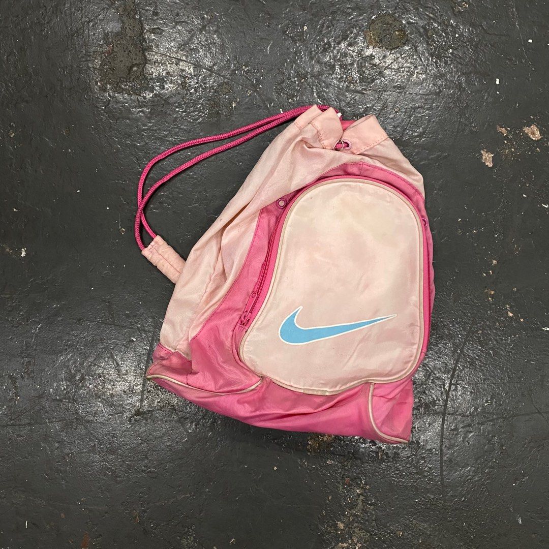 VINTAGE NIKE STRING BAG (Category: Backpacks) located in Cagayan de Oro. Submitted by sumamestreethub (Listing ID 1355149684, Image 1). Description: .