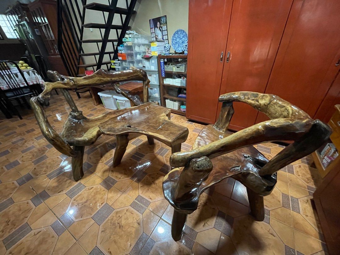 WOOD TABLE AND CHAIRS (Category: Tables & Sets) located in Mandaluyong City. Submitted by jen_888 (Listing ID 1355274757, Image 2). Description: WOOD TABLE AND CHAIRS • Preloved • RFS: Decluttering .