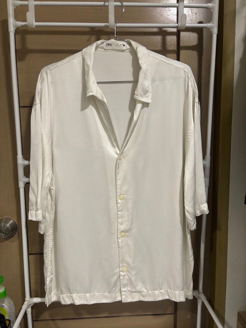 Zara White Silk Polo (Category: Tshirts & Polo Shirts ) located in Cebu City. Submitted by 64200021 (Listing ID 1355267953, Image 2). Description: Zara White polo silk Small Worn twice Negotiable Meet up It park or ayala Cebu LBC COP available.