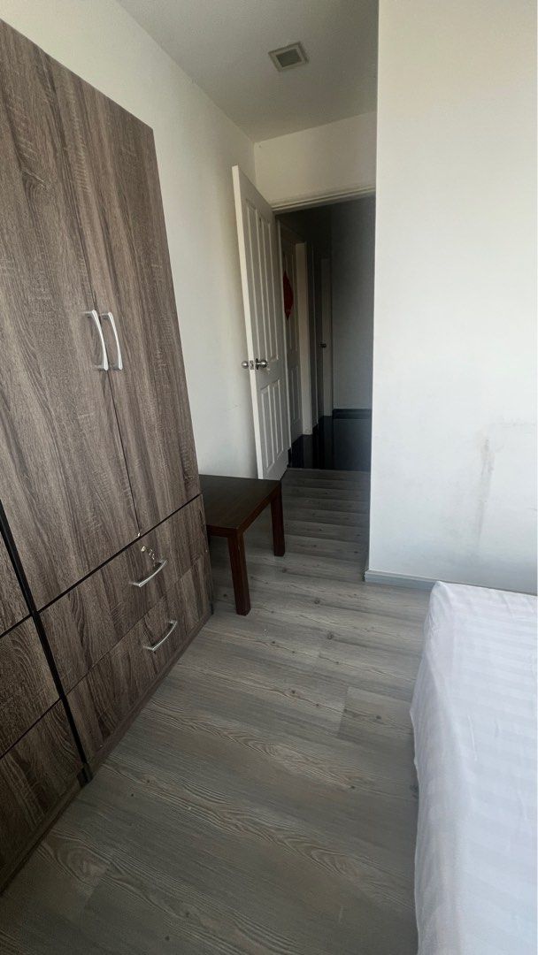 Master bedroom63108835668610112