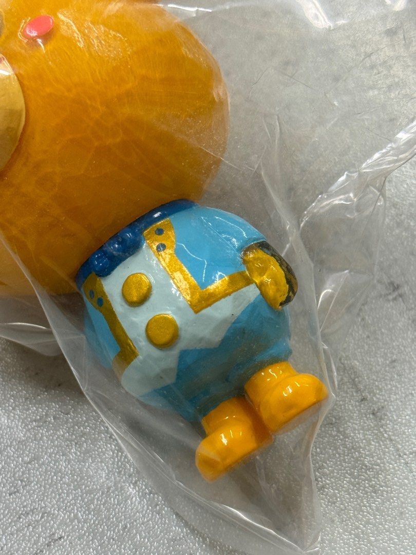 不知名 sofubi 熊仔 （分類：絨毛玩具）位於 Hong Kong。 由 rasmusfolsgaard 提交（商品編號 1355352920，圖片 4）。簡介： 不知名 sofubi 小熊 表面似糖一樣 手好似透明果凍 很可愛 全新未拆 。