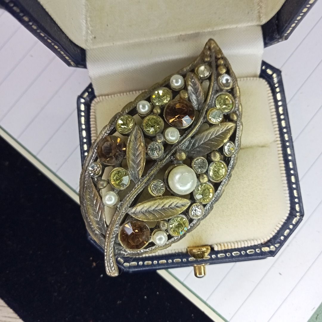 Antique brooch (Category: Luxury Accessories) located in Davao. Submitted by kimpoycaye62726 (Listing ID 1355360226, Image 3). Description: Antique brooch from baul ☺️ Japan surplus source☺️.