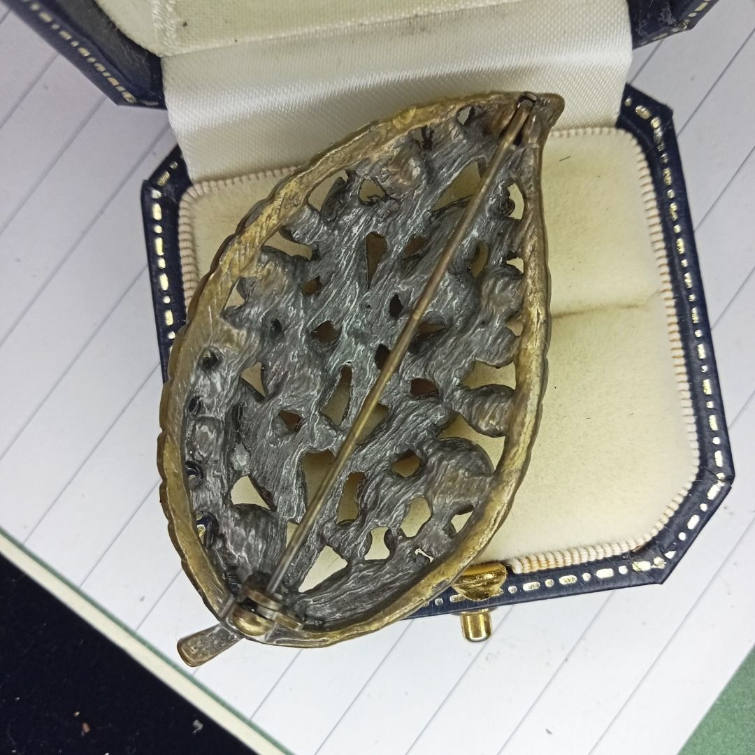 Antique brooch (Category: Luxury Accessories) located in Davao. Submitted by kimpoycaye62726 (Listing ID 1355360226, Image 2). Description: Antique brooch from baul ☺️ Japan surplus source☺️.