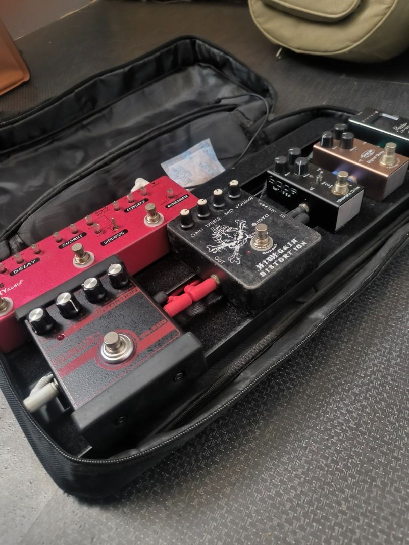 Boston OD-200 Overdrive Guitar Effects Pedal (Category: Musical Instruments) located in Cavite. Submitted by silvermoon.d52aa6 (Listing ID 1355368047, Image 2). Description: Boston OD-200 Overdrive Guitar Effects Pedal Issues: 1) no issues (still looks new - used only once) 2) velcro sticker on the battery compartment Location: Imus, Cavite Equipped with dual gain circuitry, it is easy to create a tight and fat overdrive sound using the OD-200 by