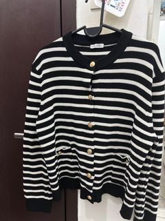(Category: ) located in . Submitted by reenewardrobe (Listing ID 1355359499, Image 1). Description: .