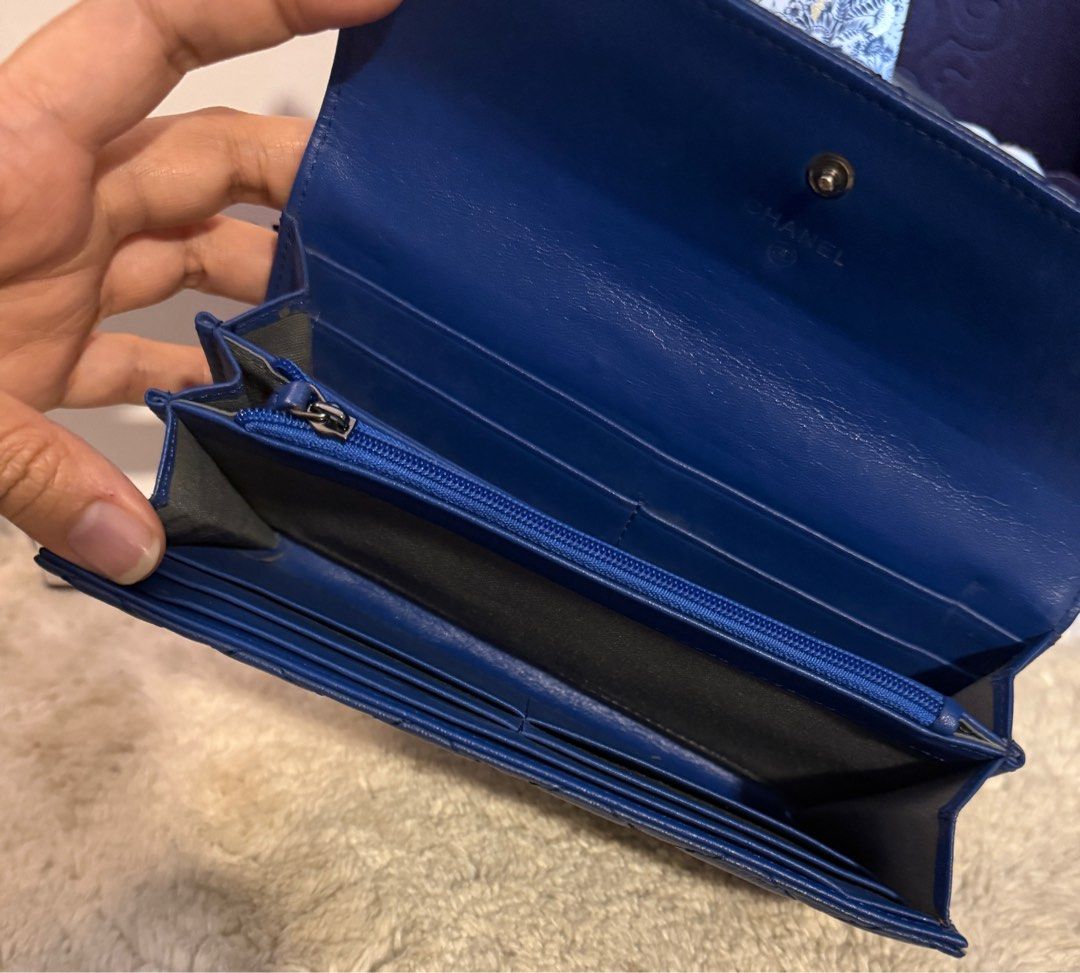 Bundle Leather (Category: Bags & Wallets) located in Batu Caves. Submitted by ahbmm (Listing ID 1355333953, Image 3). Description: .