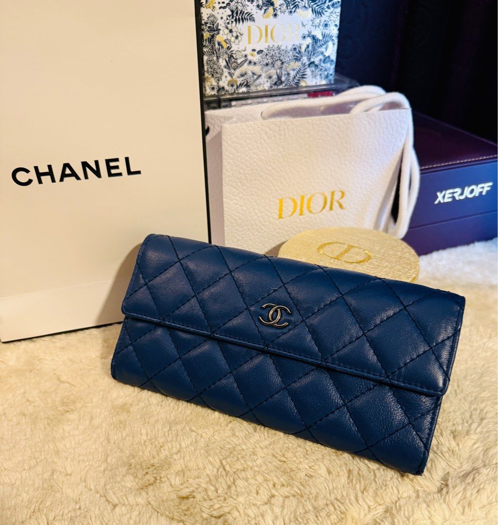 Bundle Leather (Category: Bags & Wallets) located in Batu Caves. Submitted by ahbmm (Listing ID 1355333953, Image 2). Description: .
