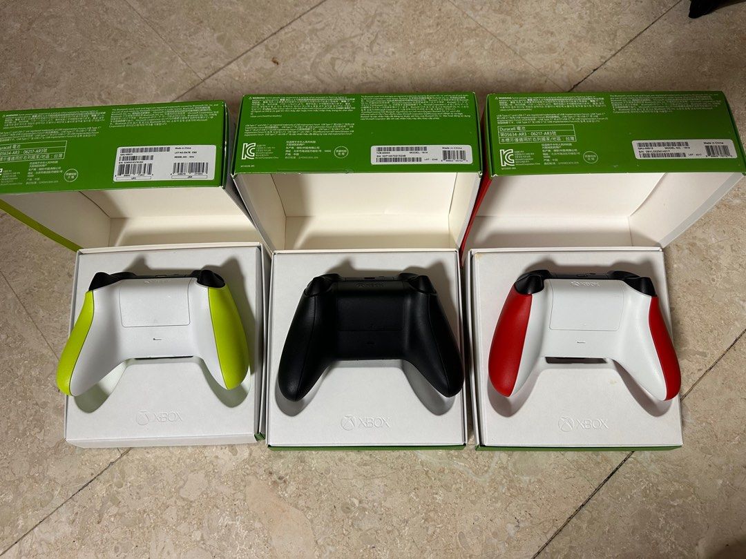 #Declutter- XBOX Controllers (Category: Controllers) located in Singapore. Submitted by capt.daniel (Listing ID 1355425903, Image 3). Description: Working perfectly. DM to enquire more. Have every generation of controllers too including Limited Edition .