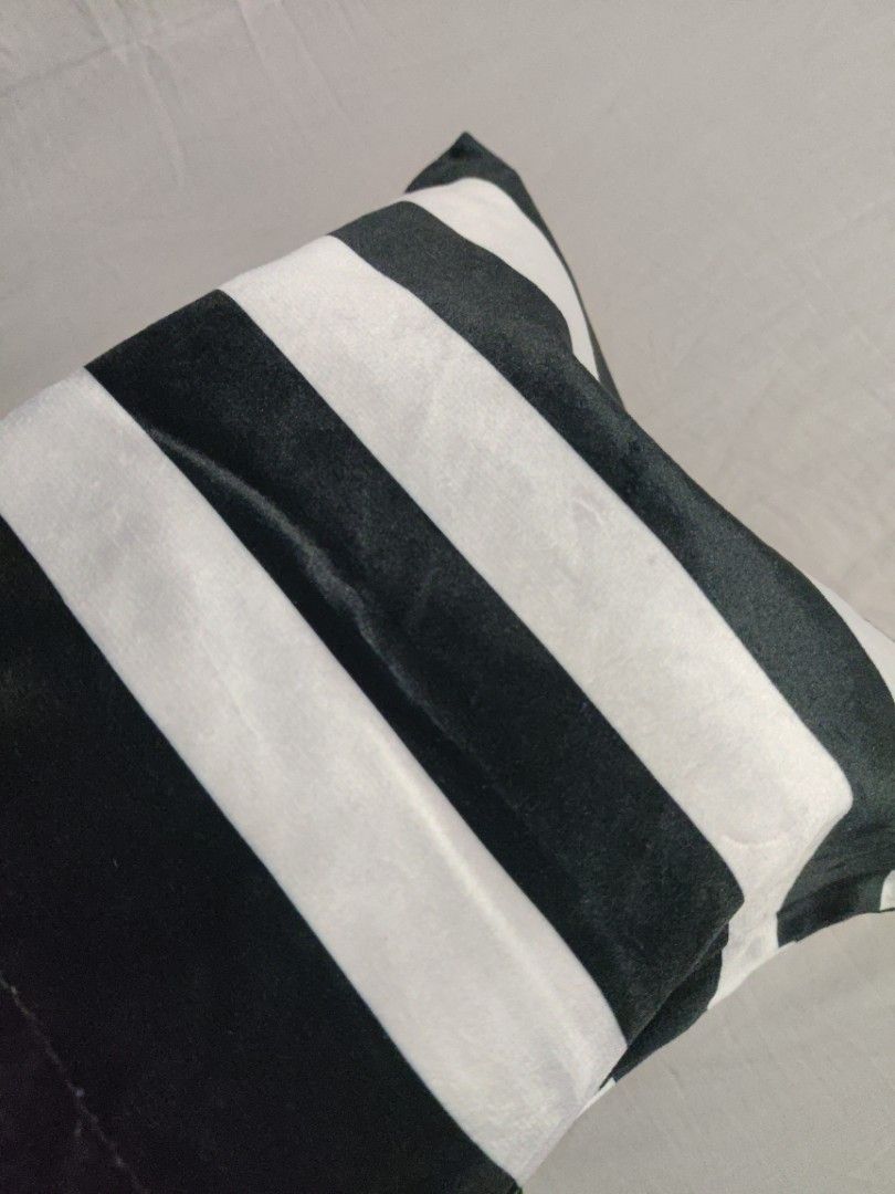 Drawstring pouch (Category: Tote Bags) located in Singapore. Submitted by jacx.s (Listing ID 1355409433, Image 5). Description: can be used both side brand new and tags are intact.