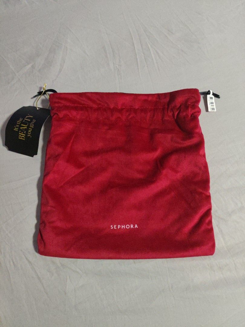 Drawstring pouch (Category: Tote Bags) located in Singapore. Submitted by jacx.s (Listing ID 1355409433, Image 1). Description: can be used both side brand new and tags are intact.