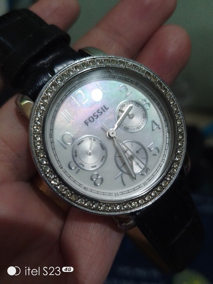 Fossil Black Leather Watch for Womens (Category: Women's Watches) located in Lucena. Submitted by watchmateph (Listing ID 1355339241, Image 2). Description: Very Good Condition RFS: I wear this watch pero nagbabawas lang ako.