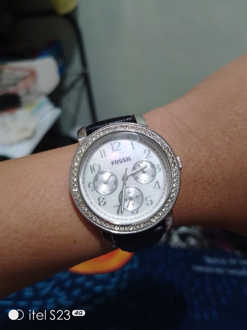 Fossil Black Leather Watch for Womens (Category: Women's Watches) located in Lucena. Submitted by watchmateph (Listing ID 1355339241, Image 3). Description: Very Good Condition RFS: I wear this watch pero nagbabawas lang ako.