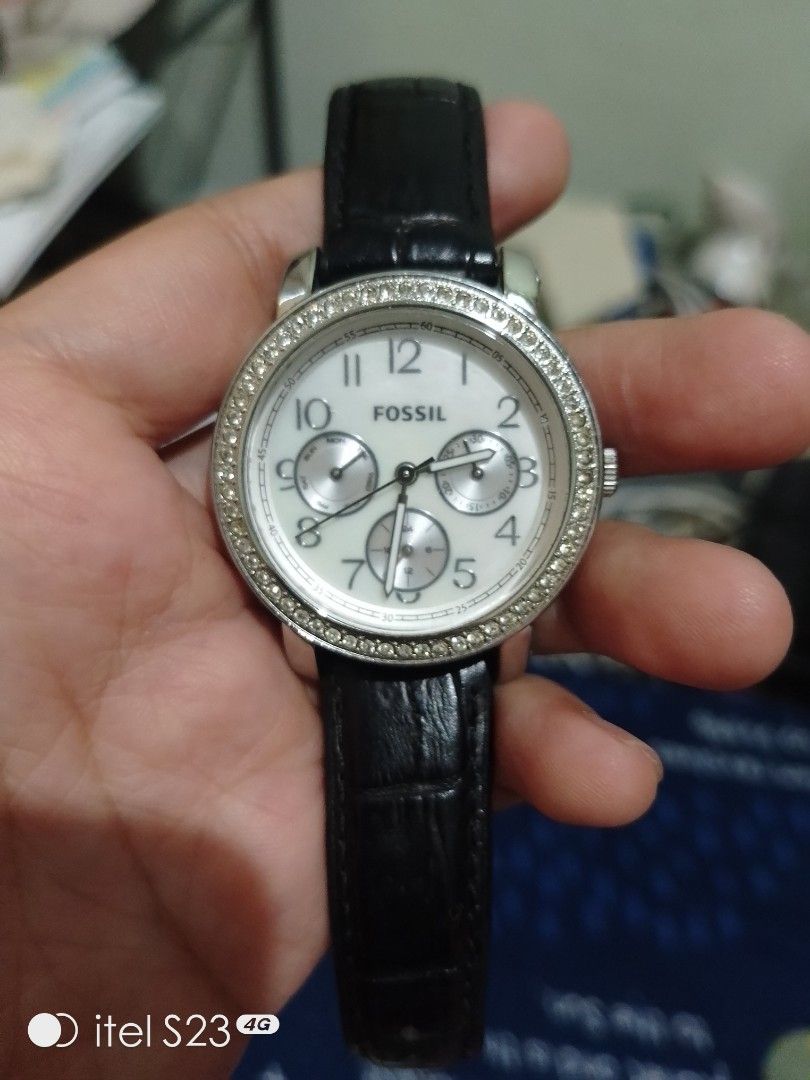 Fossil Black Leather Watch for Womens (Category: Women's Watches) located in Lucena. Submitted by watchmateph (Listing ID 1355339241, Image 1). Description: Very Good Condition RFS: I wear this watch pero nagbabawas lang ako.