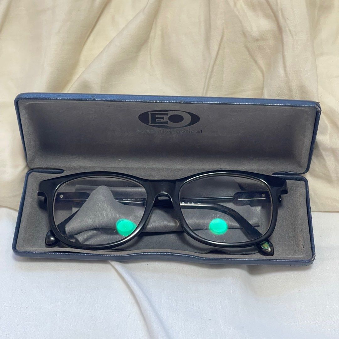Fossil Brand Dark Camo Eyeglasses (Category: Sunglasses & Eyewear) located in Cainta. Submitted by mockingjaymes (Listing ID 1355367067, Image 3). Description: Bought this for around 6k from Executive Optical (EO) in 2017. The frame is still pretty small much the same ever since. It’s made of metal and plastic. If I remember correctly, the existing lense grades are 75 (L) and 125 (R) respectively, you can have it replaced nalang at your preferred