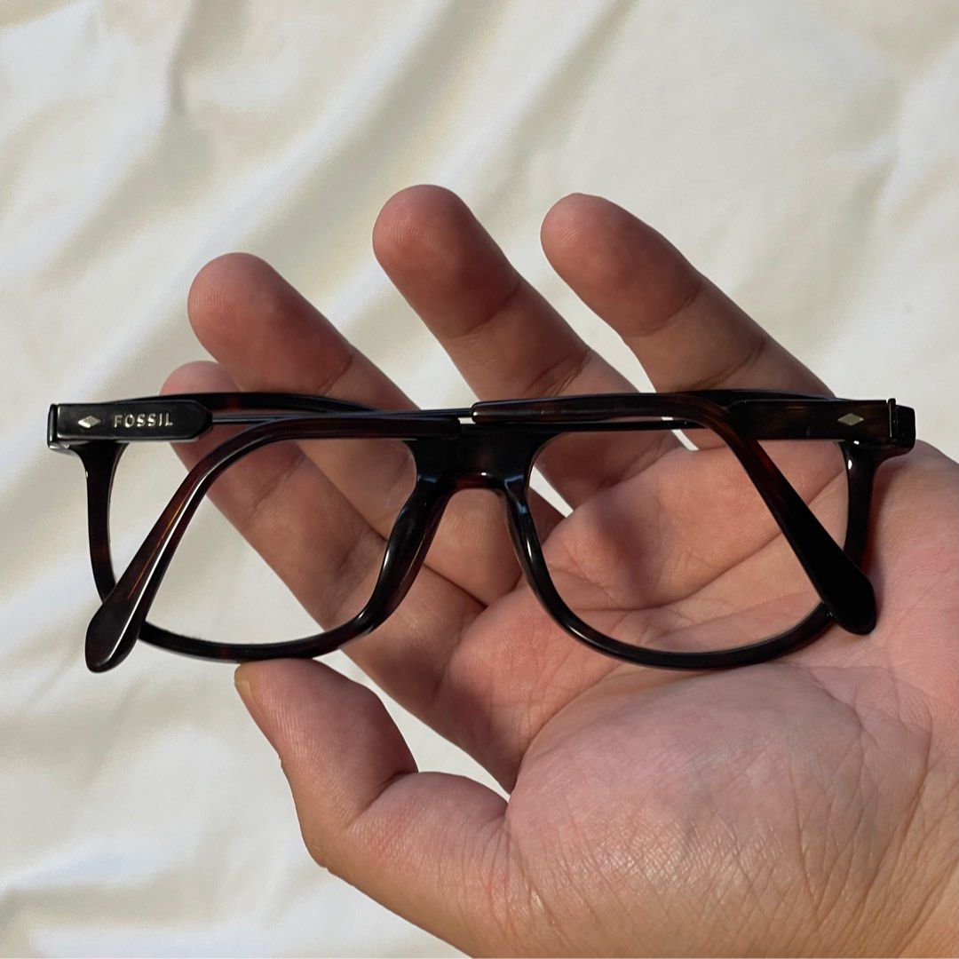Fossil Brand Dark Camo Eyeglasses (Category: Sunglasses & Eyewear) located in Cainta. Submitted by mockingjaymes (Listing ID 1355367067, Image 2). Description: Bought this for around 6k from Executive Optical (EO) in 2017. The frame is still pretty small much the same ever since. It’s made of metal and plastic. If I remember correctly, the existing lense grades are 75 (L) and 125 (R) respectively, you can have it replaced nalang at your preferred