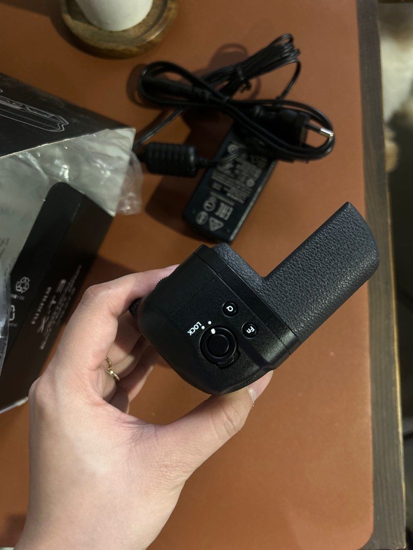 Fujifilm XT-3 Vertical Grip (Category: Cameras) located in Manila. Submitted by posttodispose (Listing ID 1355356935, Image 3). Description: For X-T3 Mirrorless Camera Holds 2x NP-W126S Batteries (not included) Extended Grip for Vertical Composition Secondary Shutter Release Function Buttons and Control Dials Dust, Water, and Freeze Resistant.
