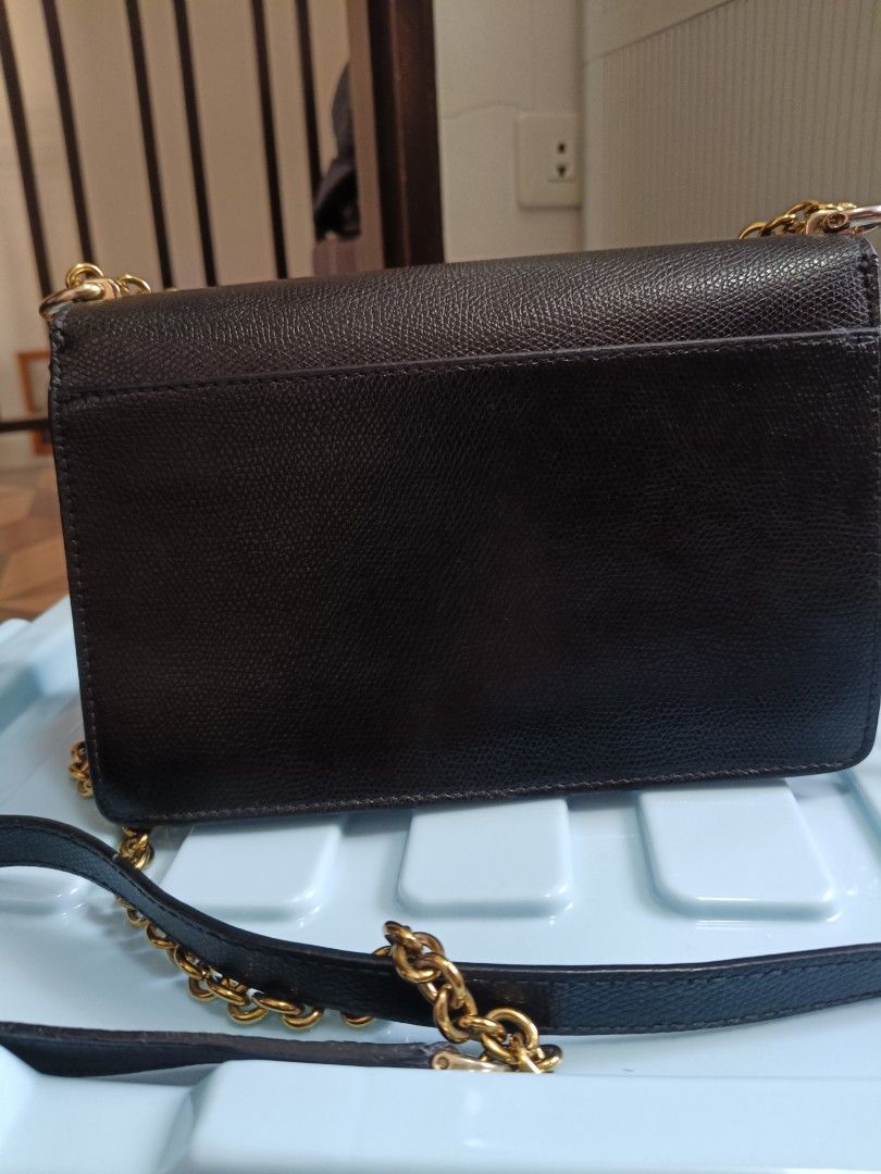 FURLA CROSSBODY BAG (Category: Luxury Bags & Wallets) located in Batangas. Submitted by lynmejlight (Listing ID 1355378805, Image 2). Description: Original FURLA MINI CROSSBODY BAG. With normal sign of sa rubber lining sa side (hindi halata), sa hardwares at slight scratch sa harap sa upper part. See last 2potos . Pero Ang sosyal at Ganda pag suot😍.