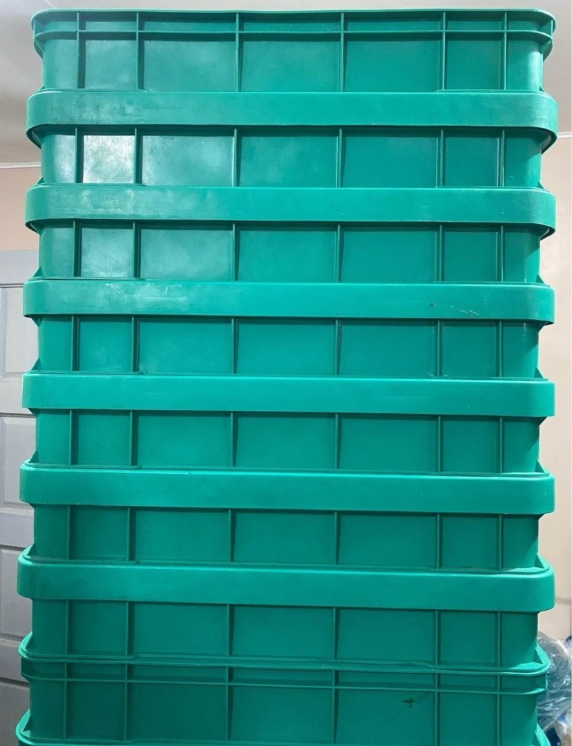 HEAVY DUTY SCALLOP CRATE WITH COVER (LIGHTLY USED), Furniture & Home ...