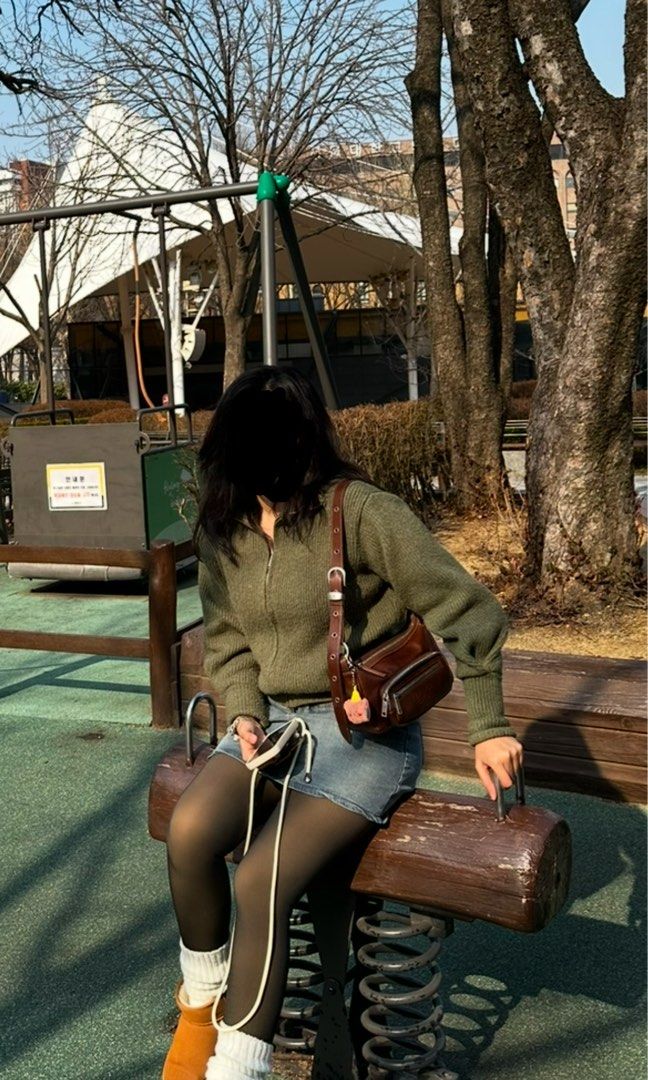 Knit sweater (Category: Coats, Jackets and Outerwear) located in Cainta. Submitted by trufflecake (Listing ID 1355372446, Image 1). Description: Super nice and warm Ideal for 10-20 degree weather.