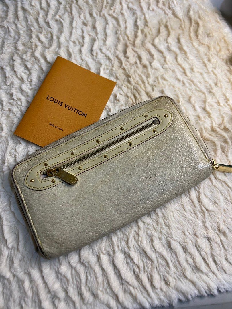 lv emilie wallet (Category: Luxury Bags & Wallets) located in Antipolo. Submitted by prelovedcloseta (Listing ID 1355332090, Image 1). Description: auth lv wallet preloved minor rubs vintage type of wallet 14 card slots 2-3 bill compartments with front zipper compartment.