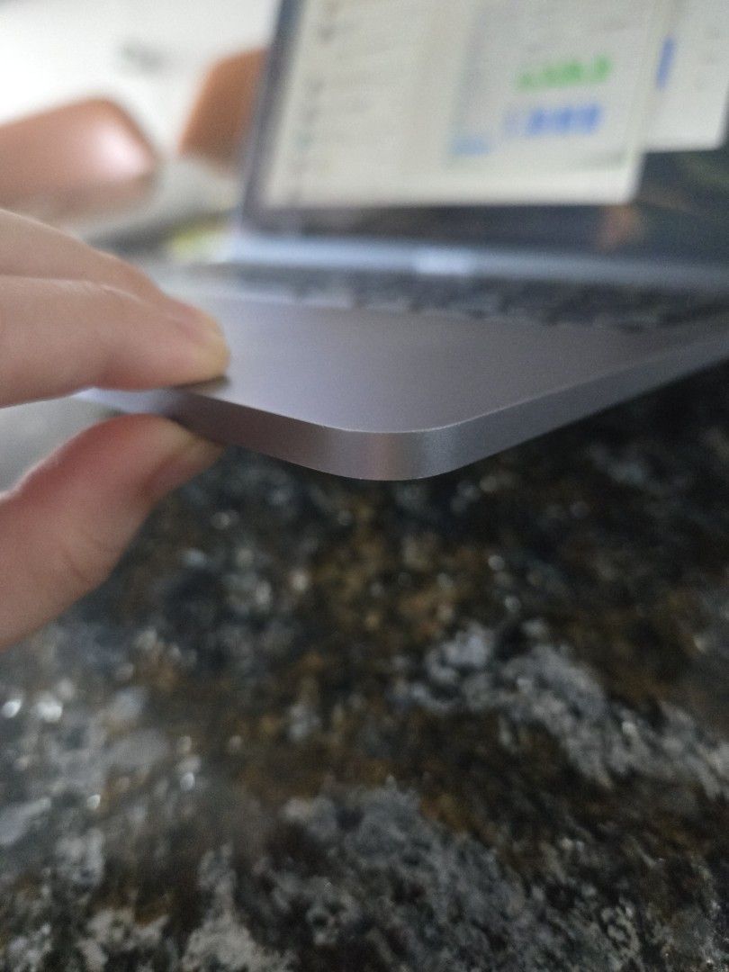 MacBook Pro 13" 2020446429486111805445