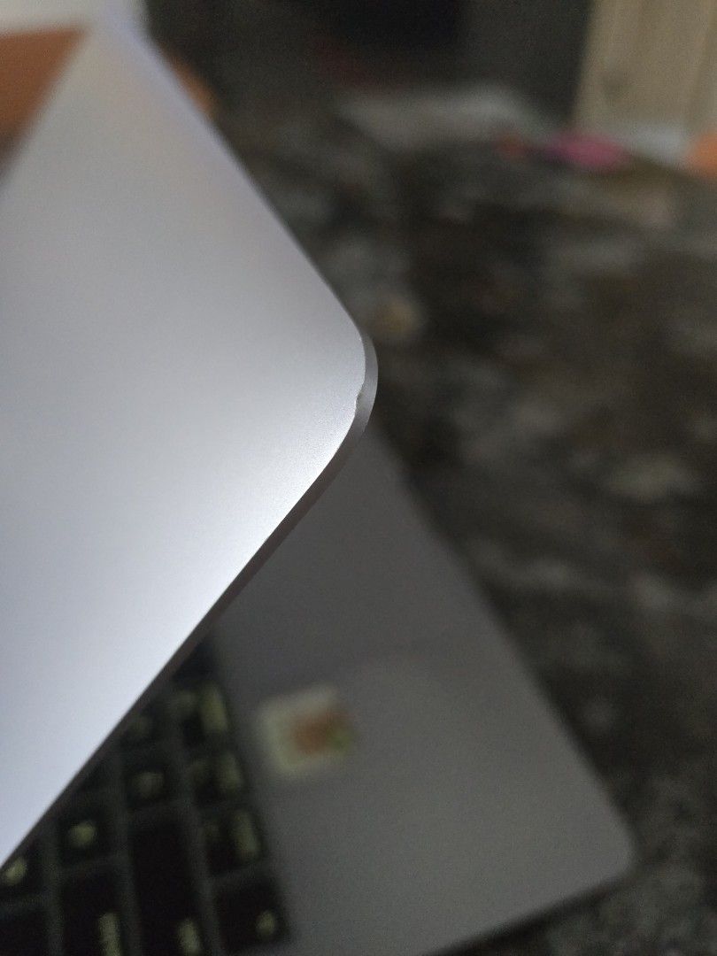 MacBook Pro 13" 2020446429486111805447