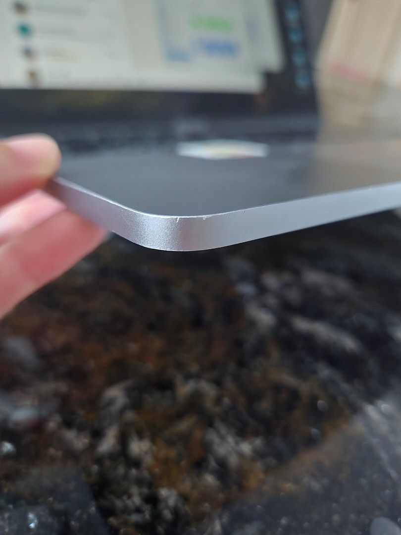 MacBook Pro 13" 2020446429486111805444