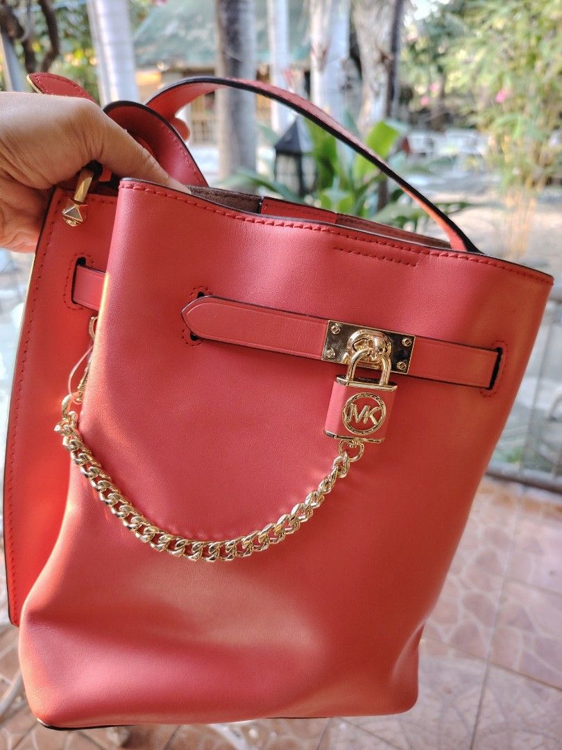 Michael Kors Hamilton Legacy Bucketbag (Category: Shoulder Bags) located in Quezon City. Submitted by nenggie (Listing ID 1355378473, Image 3). Description: Authentic MK bag in Dahlia pink shade color Med bucket bag No flaw Worn twice only.