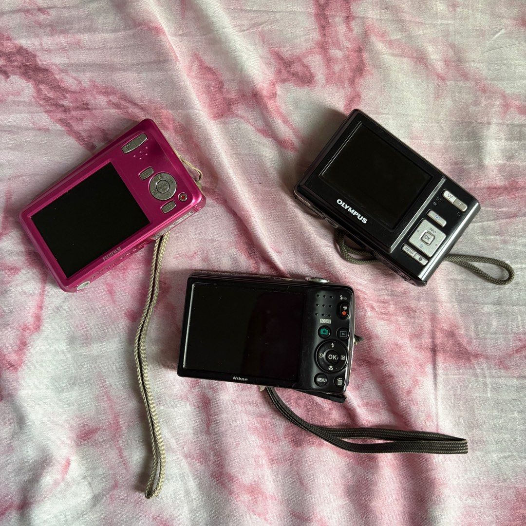 Nikon, Fujifilm, Olympus digicam (Category: Cameras) located in Rizal. Submitted by _xoxojamie (Listing ID 1355302504, Image 2). Description: OLYMPUS T-100 - Needs repairing - Issue: black screen but power function is working - No battery, no sd card - 500php only SOLD 🚫 Nikon Coolpix L26 🚫 - battery operated (AA) - Issues: hindi nala-lock ung battery socket, need i-tape para masara fully - Other functions are working - Flash still working - Me