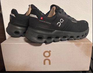 (Category: ) located in . Submitted by sneakersfans02 (Listing ID 1355426585, Image 1). Description: .