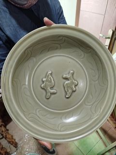 Piring celadon antik kuno