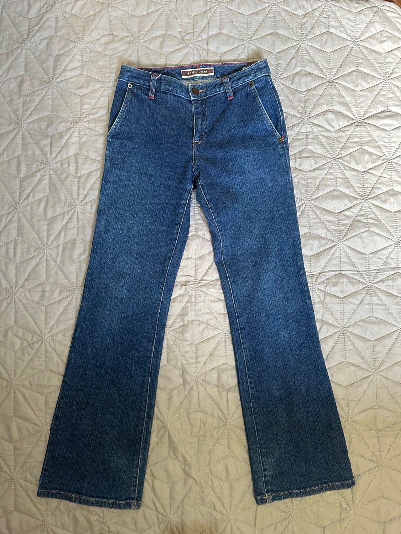 Bossini Jeans pants (Category: Jeans) located in Dagupan City. Submitted by thymeph (Listing ID 1355359635, Image 2). Description: Super ganda ng fit nito. nakakatangkad and ganda ng color. Size 24 Rfs: di na po kasya. Has minor signs of wear sa dulo ng jeans but overall, good quality ito. 🙂 .