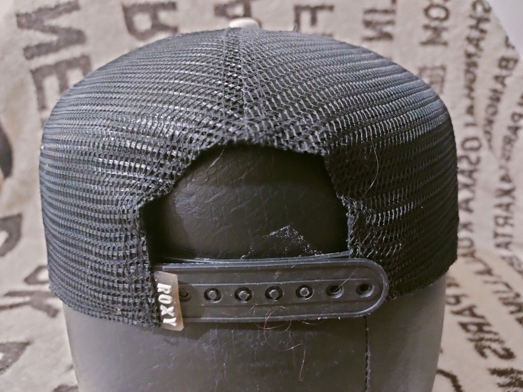 RoXy trucker Cap Free sf (Category: Caps & Hats) located in Davao. Submitted by thrifturchoice (Listing ID 1355349100, Image 3). Description: Roxy Trucker Cap Excellent Condition 10/10 MOP: Gcash/Bank Transfer✅.