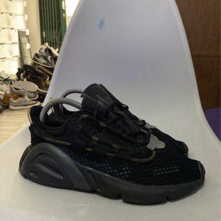 (Kategori: ) berada di . Dikirim oleh arkenz_sneakers.id (ID iklan 1355349094, Gambar 1). Deskripsi: .