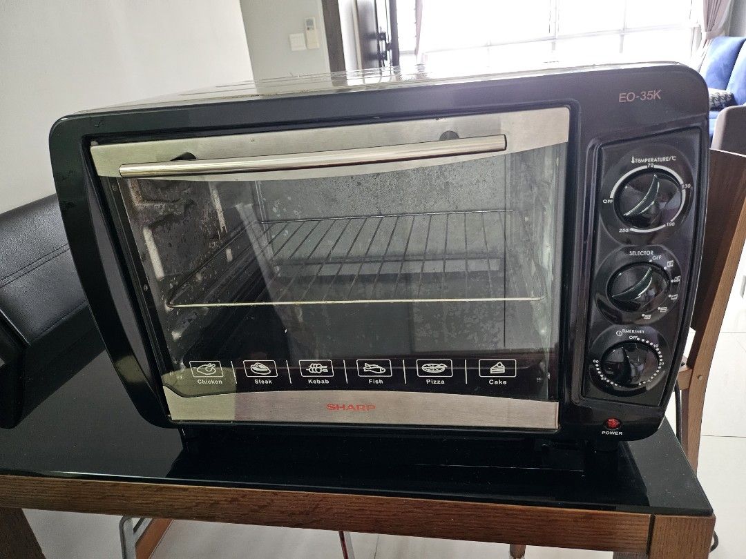 Sharp oven (Category: Ovens & Toasters) located in Singapore. Submitted by summerphehe (Listing ID 1355322155, Image 2). Description: well use sharp oven. just need a good cleaning. selling because using airfryer self pick up or arrange for your own courier.