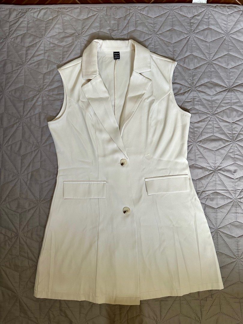 Shein Vest (Category: Vests) located in Dagupan City. Submitted by thymeph (Listing ID 1355358369, Image 2). Description: Lightly used but not abused. Worn 2x only. In good condition. Send a pm if you want picture when worn. Rfs: Declutterring only bought this for 1K+ .