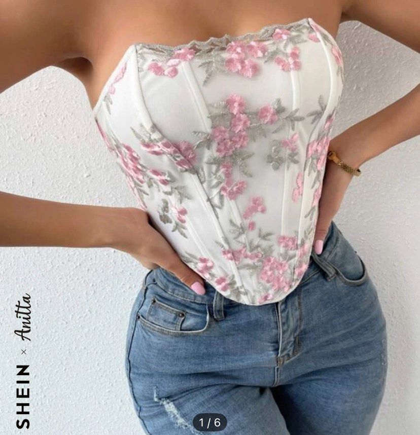 Shein White Corset Top (Category: Sleeveless) located in Manila. Submitted by _dclutters (Listing ID 1355290226, Image 1). Description: only used once, bought from shein ((: rfs: size too small )):.