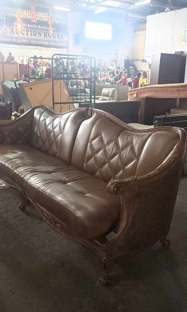 sofa (Category: Sofas) located in Valenzuela. Submitted by jenelyn6 (Listing ID 1355369969, Image 3). Description: 6 Seaters Genuine Leather Sofa Good Condition SRP 28,800.