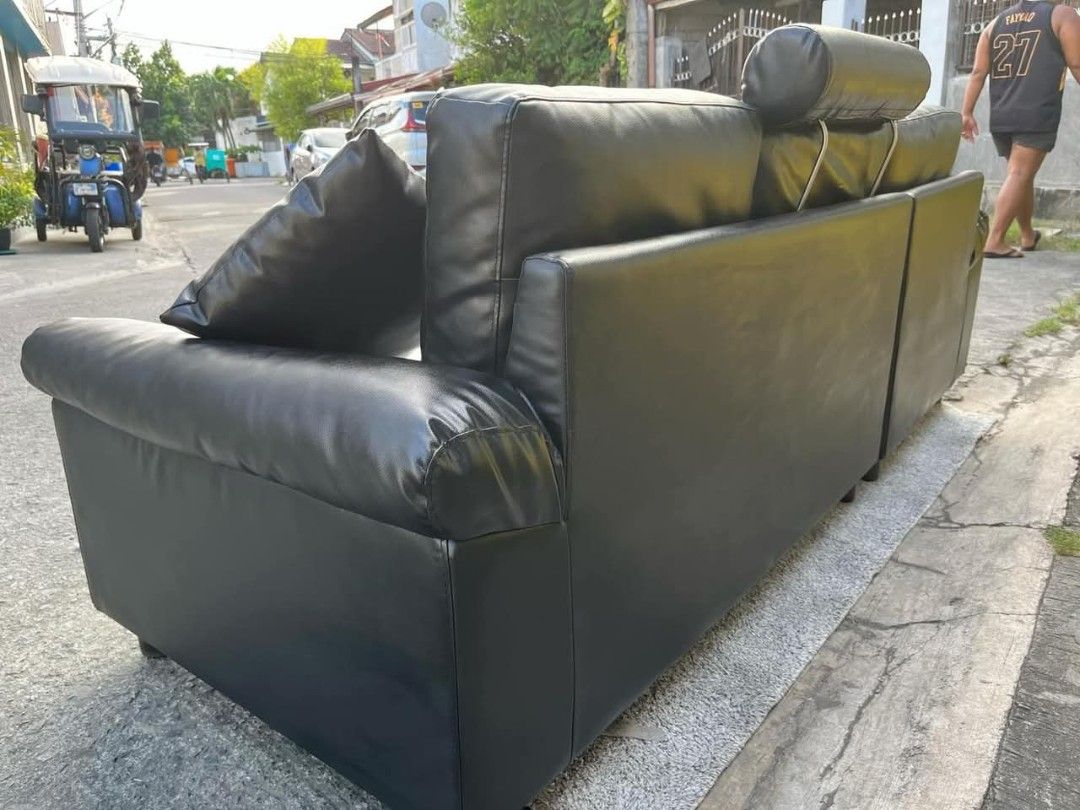 sofa (Category: Sofas) located in Valenzuela. Submitted by jenelyn6 (Listing ID 1355371630, Image 3). Description: Mine Lshape sofa leather Genuine leather No damage Ang ganda Pamigay SALE Free shipping lalamove and bus shipping PHP23500.