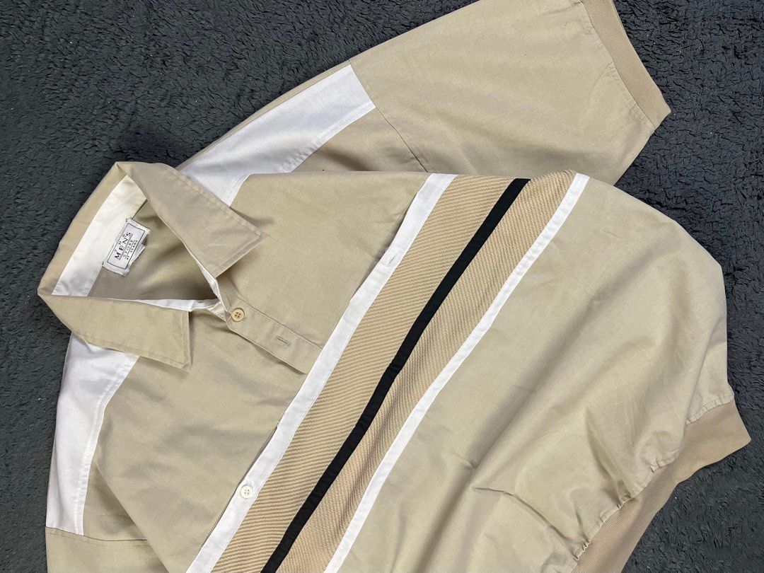 "The Men's Store" Khaki Half Bttn Polo (Category: Tshirts & Polo Shirts ) located in Paranaque City. Submitted by arghbor_10 (Listing ID 1355409366, Image 2). Description: “The Men’s Store” Khaki Half Bttn Polo Size: L (26x23) Condition: Pristine Fav Piece! pampogi fit, ganda neto! Mine: 599 🔳 More items available on our profile, have a peek! 🔳 Color may vary due to lighting. 🔳 Feel free to message me directly for the issue and details. 🔳 Add