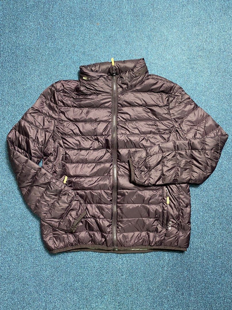 Tumi - Packable Jacket (Category: Coats, Jackets and Outerwear) located in Manila. Submitted by Thrifings (Listing ID 1355381826, Image 1). Description: Width 21 Length 24 .