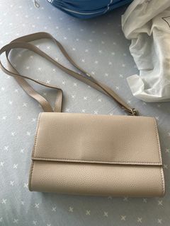 (Category: ) located in . Submitted by preloved_houze (Listing ID 1355308834, Image 1). Description: .