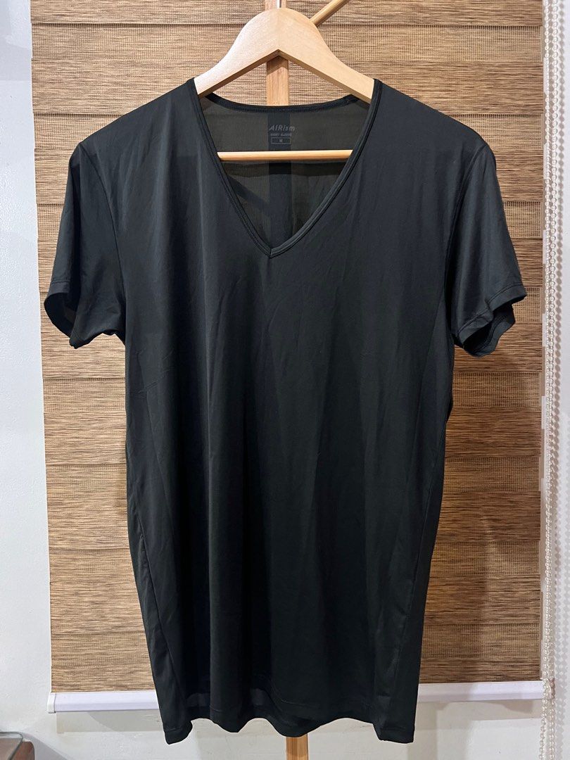 UNIQLO Men Airism Mesh Tshirt (Category: Activewear) located in Caloocan City. Submitted by eunicepcn (Listing ID 1355453758, Image 1). Description: .