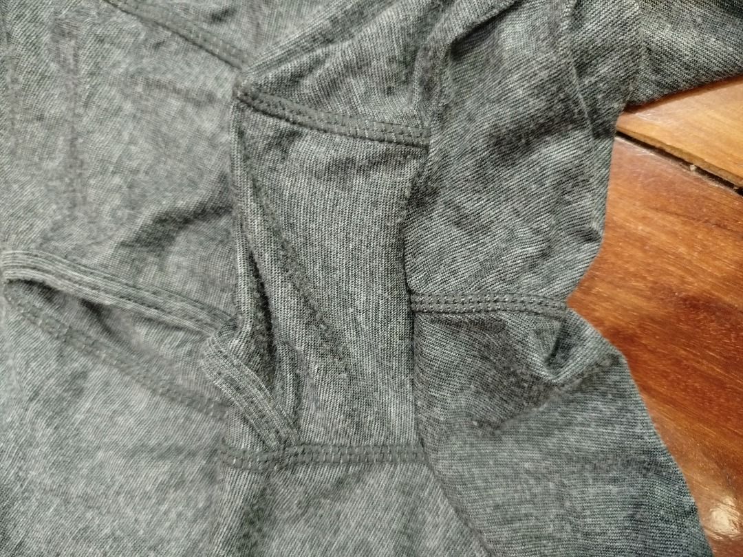 UNIQLO Mens HEATTECH Pants, Gray, Small (Category: Underwear) located in Valenzuela. Submitted by cletini (Listing ID 1355420680, Image 3). Description: WYSIWYG. Pentel markings on label. I took a photo of the crotch area because it best shows the quality of the pants and indicates how long they’ve been used or if they’re still in good condition. 08-37-6F007C 371-172761164-06) 1056-0APA-ARB MADE IN VIETNAM Waist 68-76 cm BODY/ 34% RAYON 33% POLYE