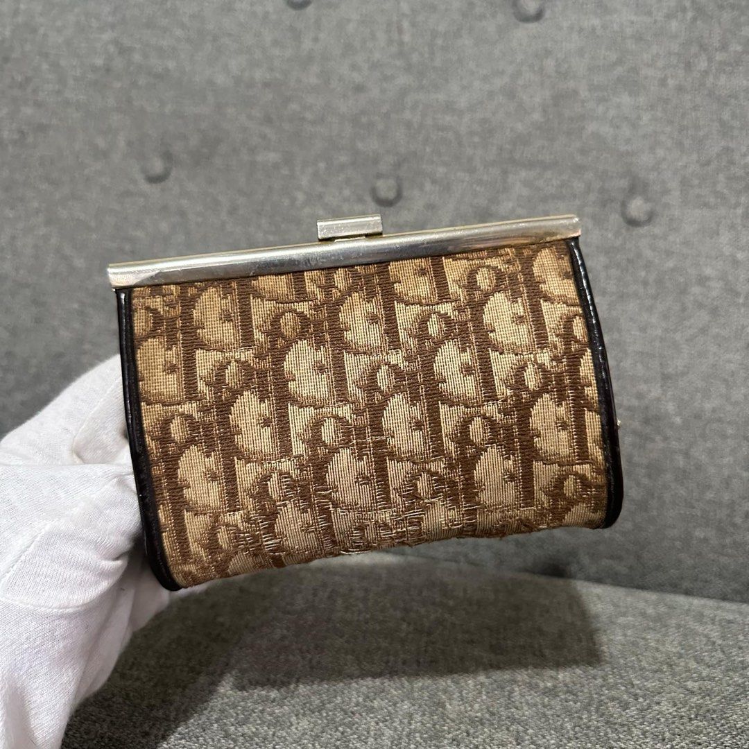 Vintage Dior Purse (Category: Luxury Bags & Wallets) located in Madrid. Submitted by jhunaceee (Listing ID 1355393793, Image 2). Description: Original Vintage Purse only.